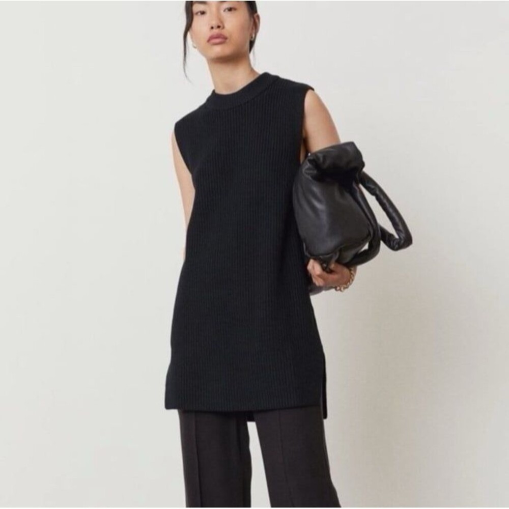 H&M Ribbed Knit Sweater Vest in Black Size Small